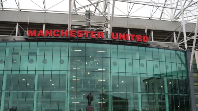 old-trafford-stadium-busby-statue